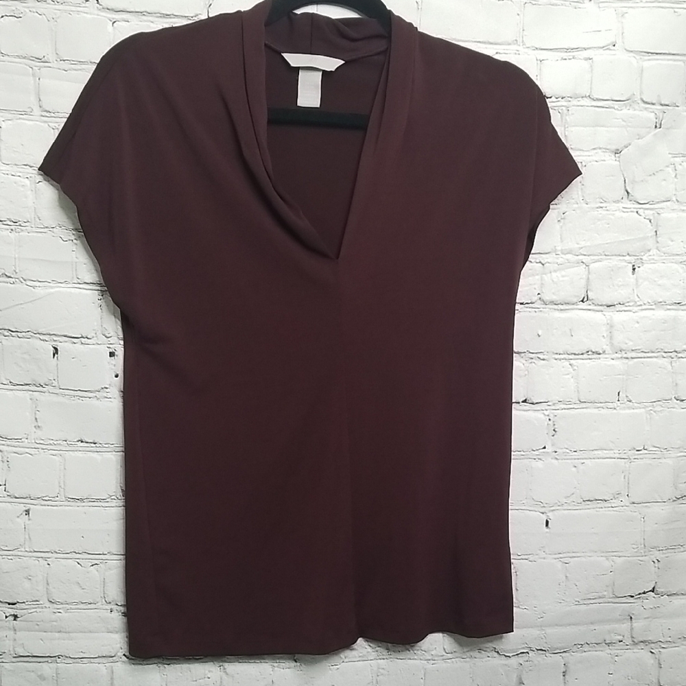 H&M womens top size XSMALL w/ vneck. EUC